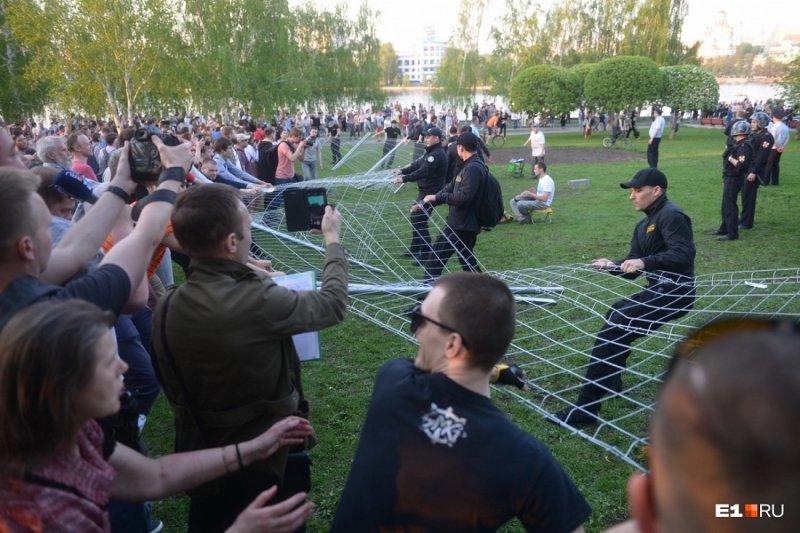 Протесты в Екатеринбурге. Парк или храм?