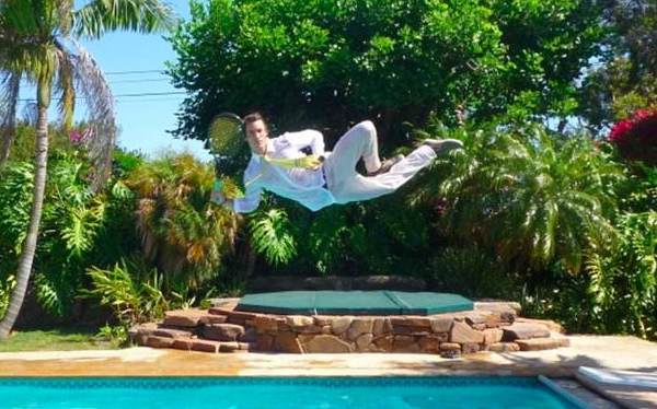 Экстремал из США Люк Эйкинс впервые совершил прыжок с самолета без парашюта