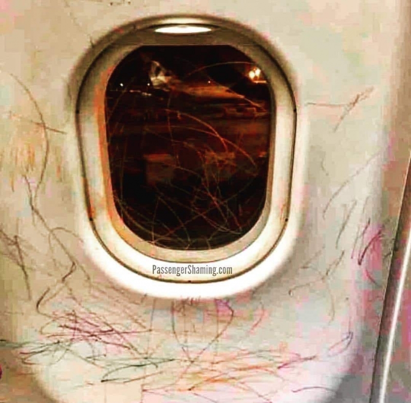 15 фото пассажиров, лететь рядом с которыми — настоящий кошмар!