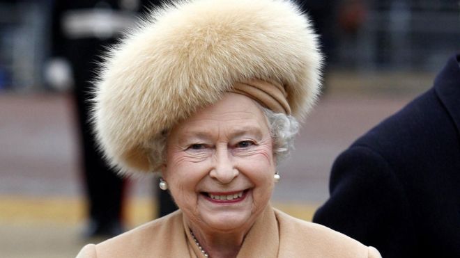 Елизавета II решила отказаться от одежды с натуральным мехом