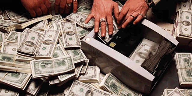 Миллионер заставил сотрудников банка вручную пересчитать 50 тысяч банкнот