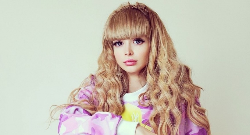 Анжелика Кенова -  Живая кукла-барби из России