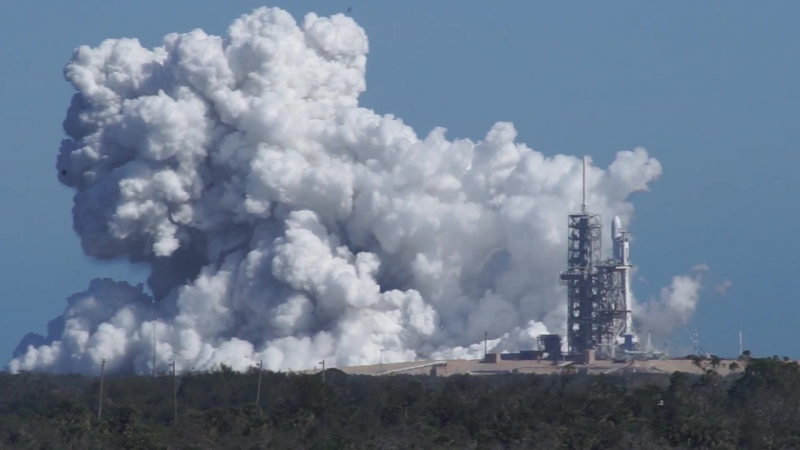 Historic Falcon Heavy static fire test (01/24/2018)