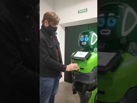 Рестораны в Москве, Петербурге и Перми возьмут на работу роботов для проверки QR-кодов