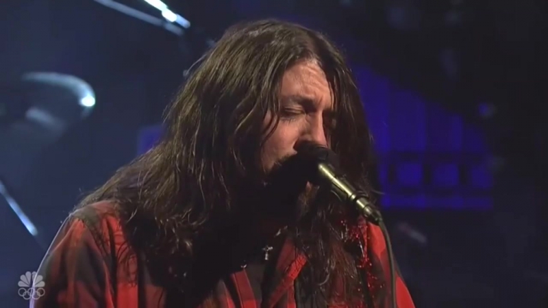 Foo Fighters - The Sky Is A Neighborhood  (Live on SNL)