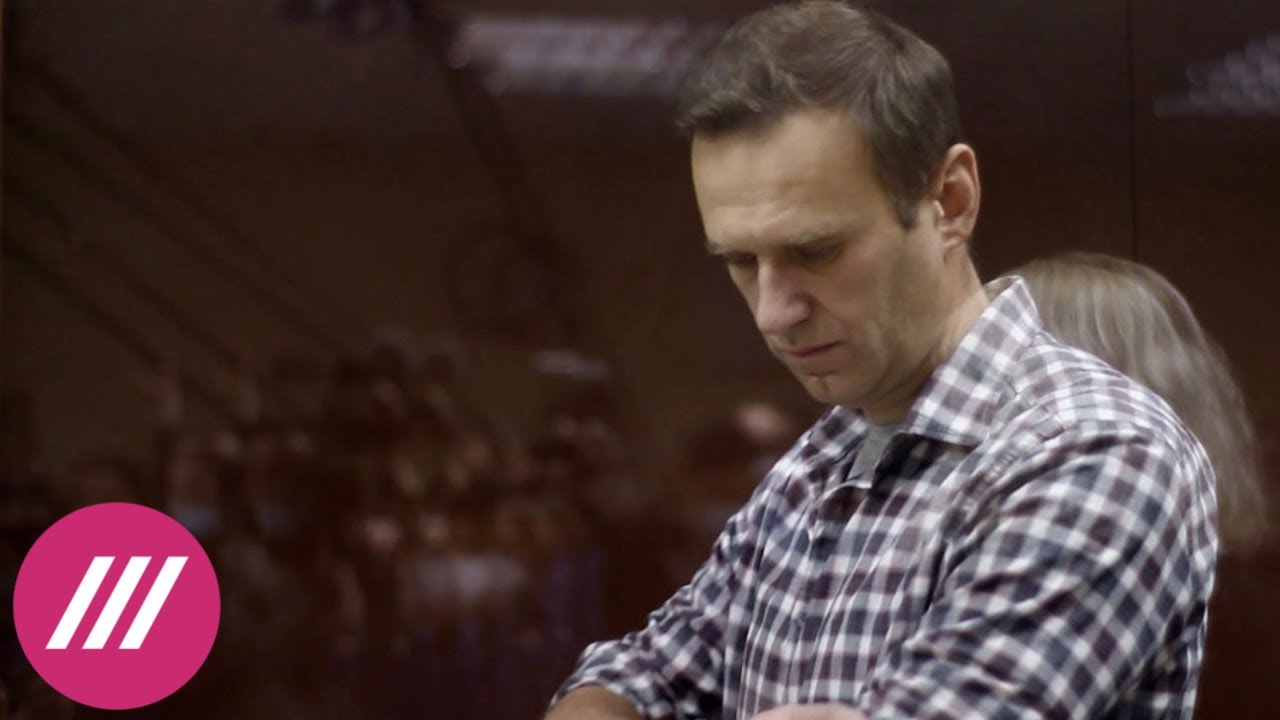 «Покажем, что он с ума сошел»: зачем власть ставит Навального на грань выживания