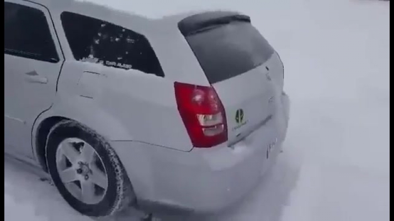 Как правильно чистить автомобиль от снега