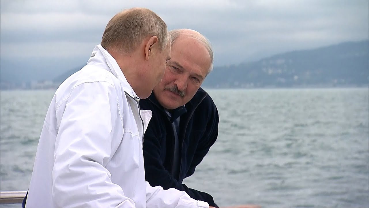 Лукашенко и Путин на морской прогулке в Сочи. // Май, 2021
