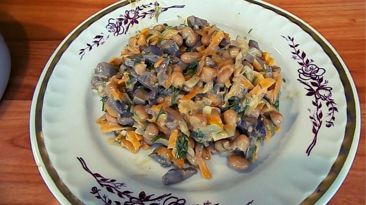 Салат из куриной печени с фасолью. Печеночный салат с морковью и луком. Салат на праздничный стол.