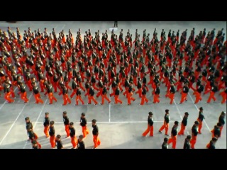 Танец заключенных в память о Майкле Джексоне