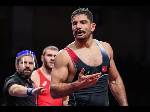 Referee Prevents Fight in European Wrestling Championship Final