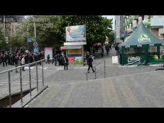 Мариуполь 9 мая. Фашисткое кодло расстреливает безоружных людей