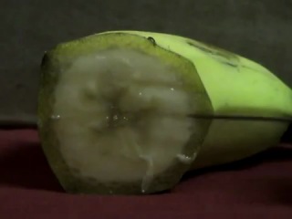 Как порезать банан, не очистив его.