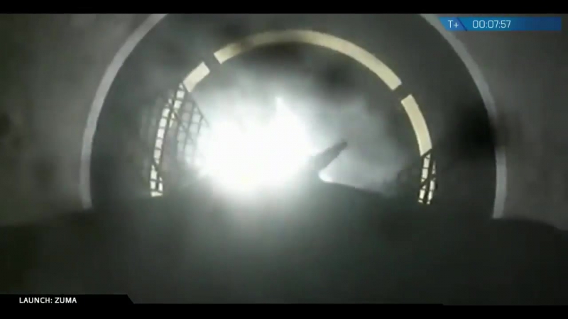 SpaceX Falcon 9 launches Zuma, first stage landing