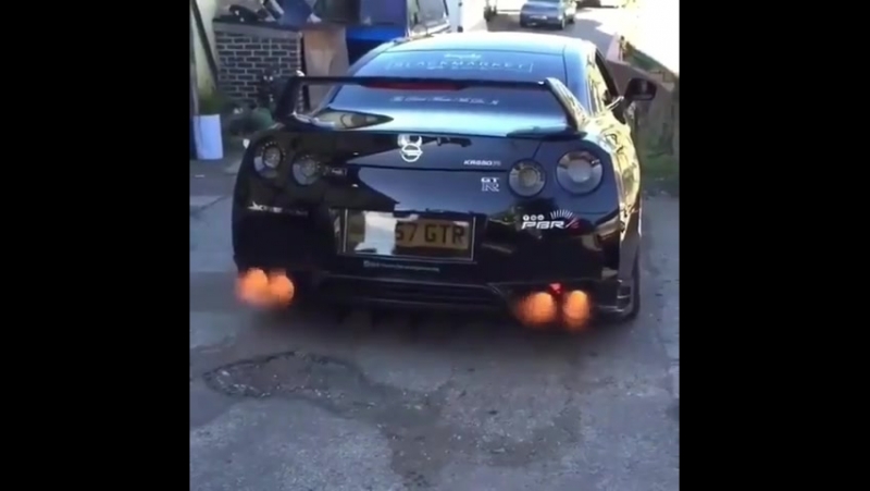 Nissan GT-R Flames