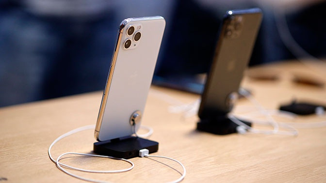 Начался дефицит iPhone: Apple не продает больше двух устройств в одни руки