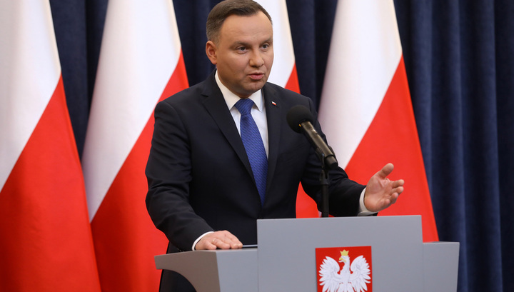Польша не станет преследовать уголовно тех, кто обвиняет ее в Холокосте
