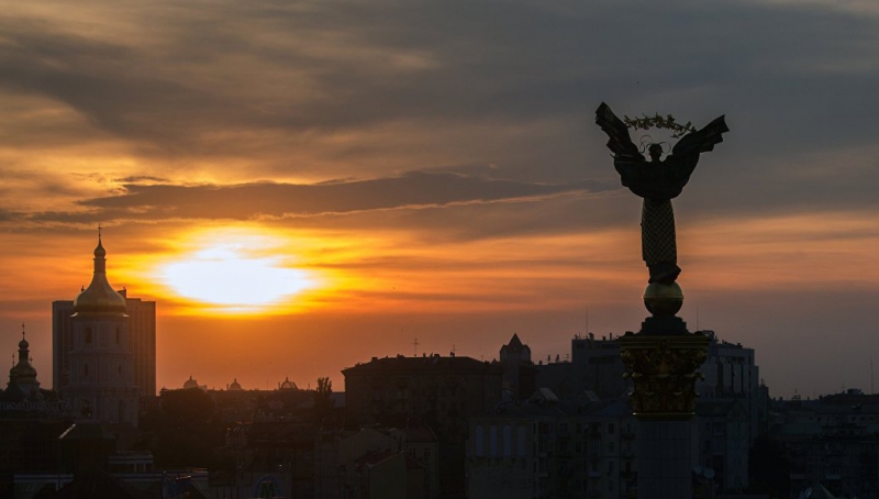 В Киеве требуют признать годы СССР "оккупацией", но от территорий не отказываются