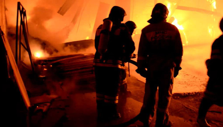Под Красногорском горят гаражи и сараи, есть угроза жилым домам