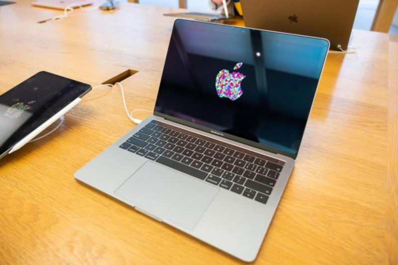 MacBook с поддержкой iOS-приложений выйдет в ноябре