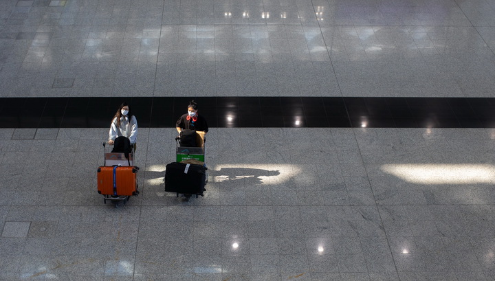Пассажиропоток в аэропорту Гонконга упал до рекордного минимума