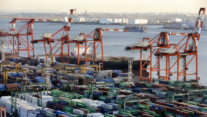 Экспорт Японии в феврале упал 15-й месяц подряд