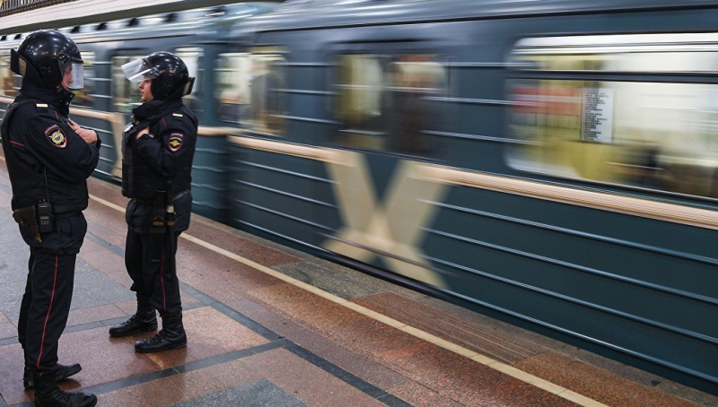 У пассажиров столичного метро изъяли 17 тысяч единиц оружия за год