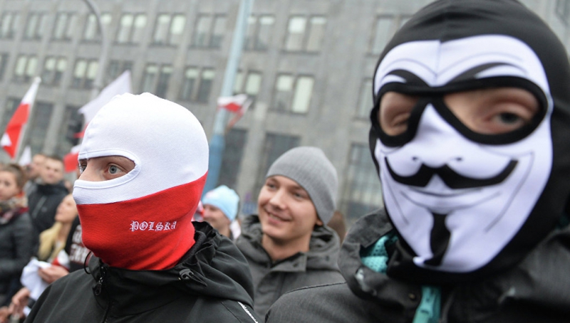 Польские радикалы проводят марш в память так называемых "проклятых солдат"