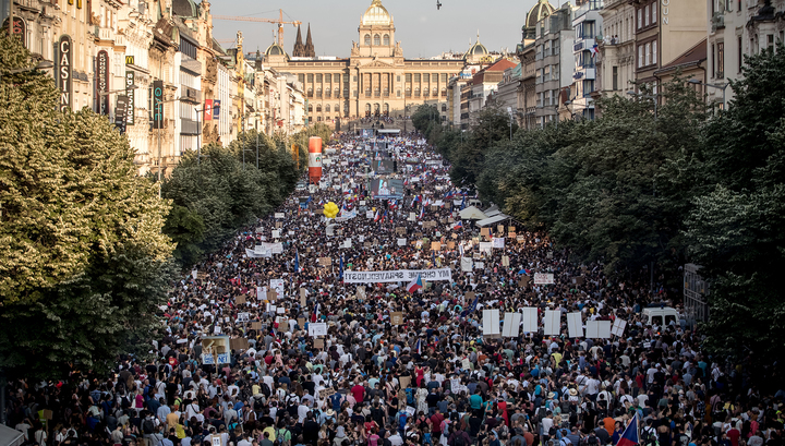 В Чехии прошла самая большая акция протеста после 1989 года
