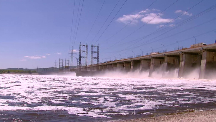 На Жигулевской ГЭС увеличили сбросы воды в Волгу