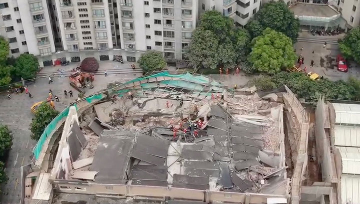 Обрушение здания в Шанхае: число погибших увеличилось до 10 человек