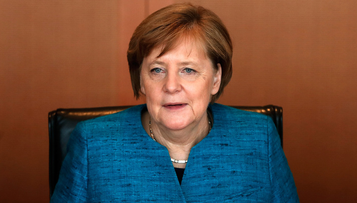Меркель: Запад должен быть в диалоге с Россией, при этом укрепляя оборону
