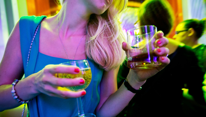 Госдуме предлагают запретить ночную торговлю алкоголем в барах в жилых домах