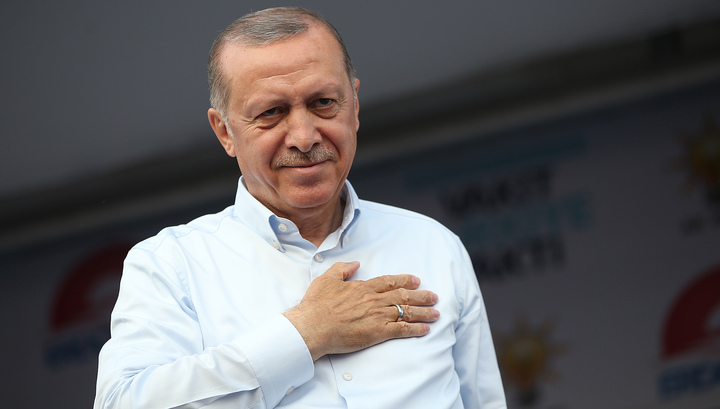 Эрдоган не умер, он в отпуске: советник президента Турции опроверг слухи