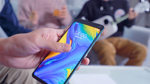 Xiaomi представила безрамочный смартфон-слайдер Mi Mix 3