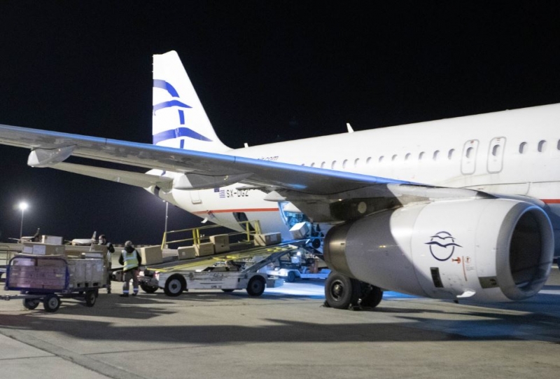В Ларнаке приземлился третий самолет из Китая с медицинским оборудованием