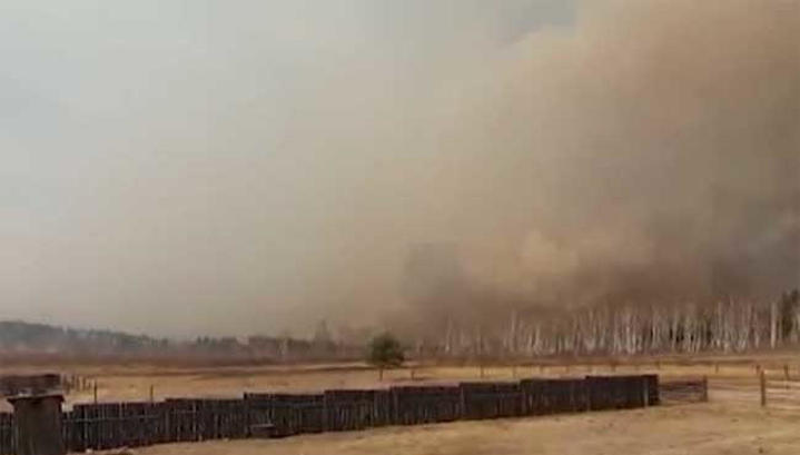Cпециалисты и добровольцы ликвидируют крупный пожар в Читинском районе