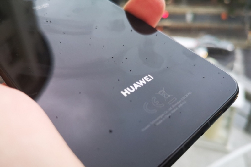 Huawei: первый 5G-смартфон получит гибкий дисплей