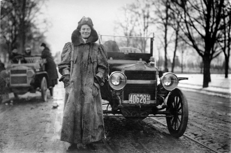 Камилла дю Гас - первая в мире женщина-автогонщик