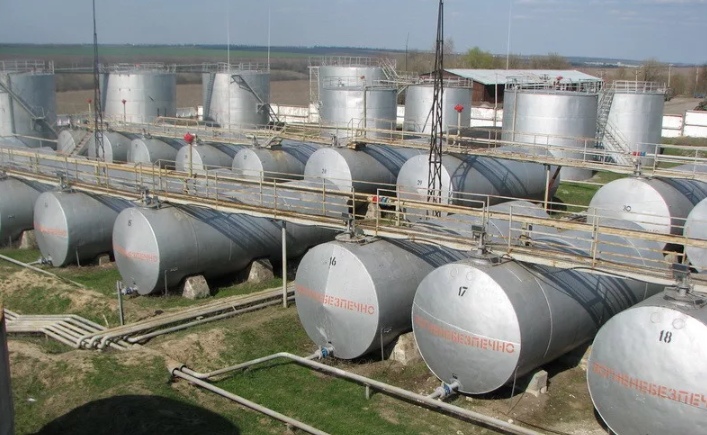 Эксперт оценил желание Украины заработать на хранении чужой нефти