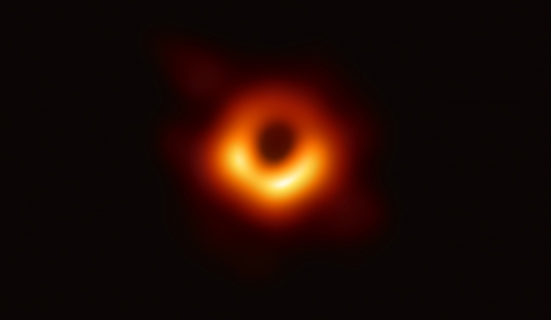 Астрономы впервые получили изображение черной дыры