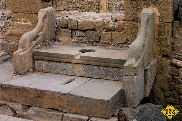 В древнем мире туалет был чем-то вроде джакузи