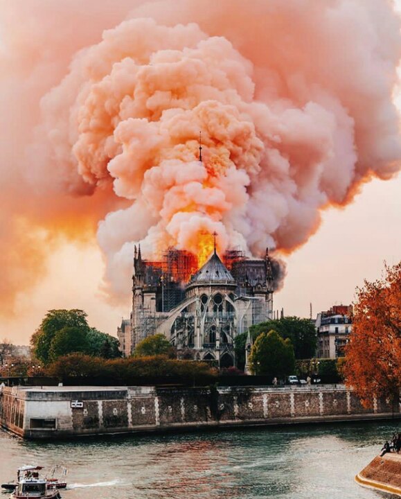 Пожар в Нотр-Дам-де-Пари
